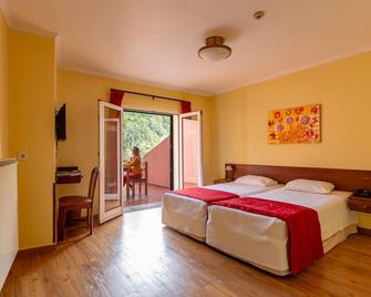 Valley View Hotel Encumeada - Ribeira Brava - Bedroom