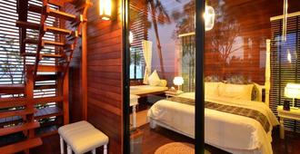 The Blue Sky Resort@ Koh Payam - Ranong - Schlafzimmer