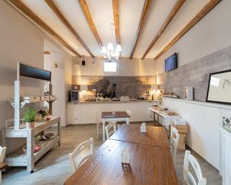 Cas'E Charming House - Caserta - Dining room
