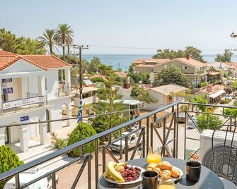 Costa Azzurra Hotel - Skala - Balcón