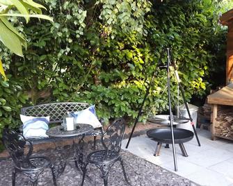 Ever Wanted to go off Grid,then This is for you - Sutton Coldfield - Patio