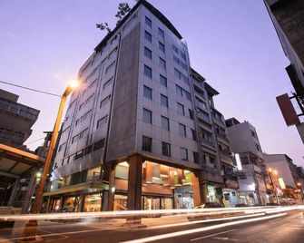 Fooyee Hotel - Taichung Train Station - Taichung - Edificio