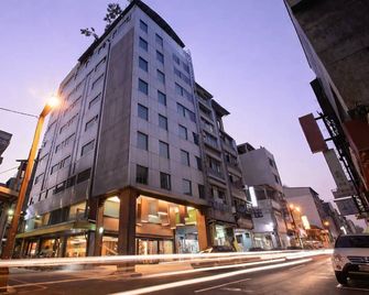 Fooyee Hotel - Taichung Train Station - טאיצ'ונג - בניין