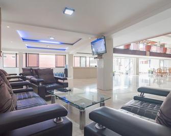RedDoorz Near Sukabumi Station 2 - Sukabumi - Lounge