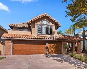 Cozy room w pool/spa/gym access & panoramic view of the city! Mins from Disney! - Corona