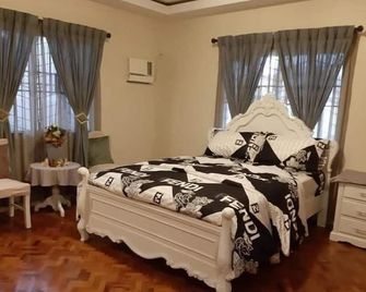 Great Location- Beautiful/Cozy Home newly renovated With Japanese garden - Angeles City - Bedroom