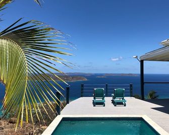 Sun, Moon & Stars Villa - Huge Views, Hot Tub, Solar Heated Pool & Tesla Battery - Saint John - Zwembad