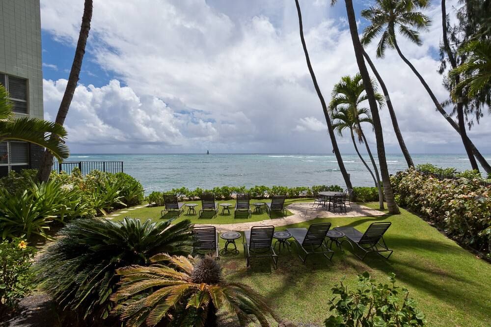 A One Bedroom Gem At The Diamond Head Beach Hotel - Queen Suite 602 Sleeps 4 - هونولولو - شرفة مرصوفة