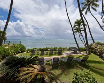A One Bedroom Gem At The Diamond Head Beach Hotel - Queen Suite 602 Sleeps 4 - هونولولو - شرفة مرصوفة