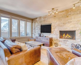 Sunvail by Avantstay 10min Walk to Ski Lifts! - Vail - Sala de estar