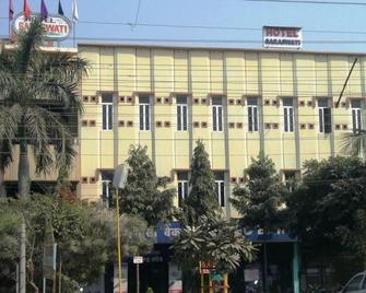 Saraswati hotel - Mughalsarāi - Edificio