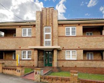 Accommodation Sydney | Two-Bedroom Apartment with Balcony - Brighton Le Sands - Building