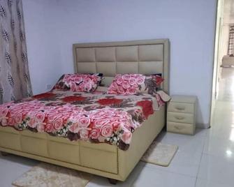 Savagem Furnished Apartment - Freetown - Bedroom