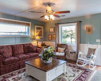 Rose Hill Retreat Aaa Four Diamond Inn - Stonewall