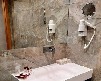 Bejaparque Hotel - Beja - Bathroom