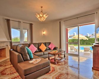 Villa Fragrancia Unico 4 Bedroom Villa Perfect For Families Pool - Porches - Living room