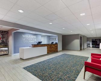 Hampton Inn & Suites Dothan - Dothan - Front desk