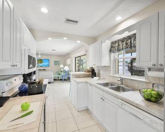 Pet-friendly Waterside Home With Pool/steps to Beach - Marco Island - Cocina