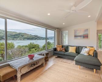 Otahuahua - Akaroa Holiday Home - Akaroa - Living room