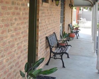Settlement Motor Inn - Deniliquin - Innenhof