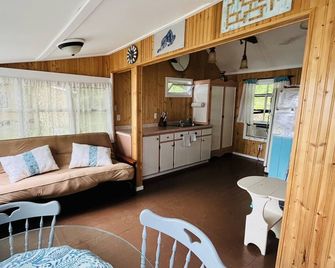 Waterfront Cabin w/ Dock Access, Fishing & Kayaks Beach Retreat - Cabin 3 - South Haven - Living room