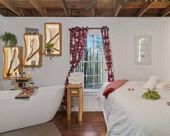 Summer Breeze cabin at Cabin Fever in NC - Saluda