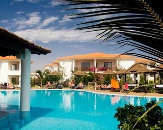 Beautiful Beach & Poolside 2 Bedroom 2 Bathroom Apartment For Rent In Cape Verde - Santa Maria - Pool