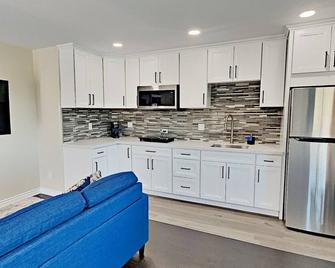 Point Loma 2nd Floor Guest House with view Near Beaches - San Diego