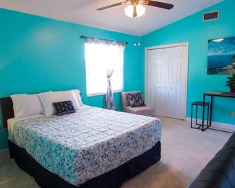 Spacious Private Master Suite With Private Entrance - Orange Park - Bedroom
