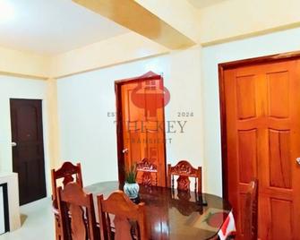 The Key Transient - La Trinidad - Dining room