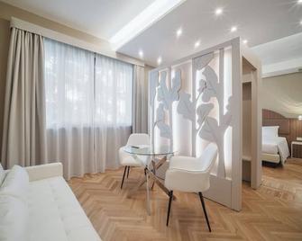 Milano Ticinese Guest House - Milan - Living room