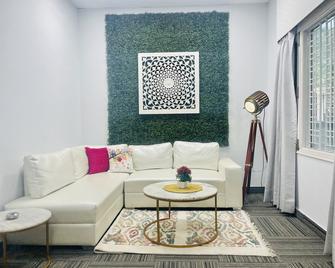 Olive Service Apartments Dlf Galleria Gurgaon - Gurugram - Living room