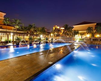 Royal Palm Plaza Resort - קמפינאס - בריכה