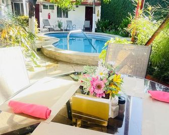 Hostal Clary - León - Piscina