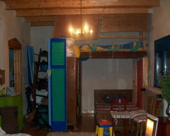 beautiful house inside forrest with sea view. Paradise - Pilio - Comedor