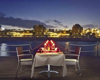 إكسبيرينس كيروسيز بريميير خليج نعيمة - شرم الشيخ - شرفة مرصوفة