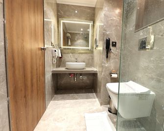 The Sky Imperial Hotel Kailash - Jamnagar - Bathroom