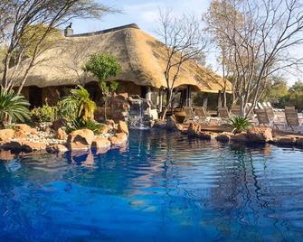 Finfoot Lake Reserve by Dream Resorts - Beestekraal - Piscina