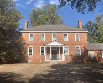 Country Estate near Beautiful Downtown Monroe Shopping and Dining - Monroe - Будівля