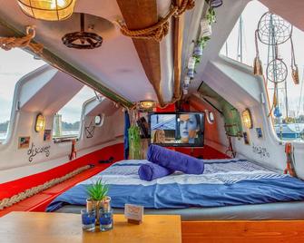 PolarStern - unique boatstay! - Monnickendam - Camera da letto