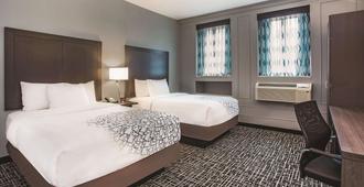 La Quinta Inn & Suites by Wyndham Baltimore Downtown - Baltimore - Bedroom