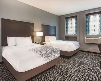 La Quinta Inn & Suites by Wyndham Baltimore Downtown - Baltimore - Bedroom