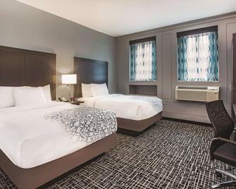 La Quinta Inn & Suites by Wyndham Baltimore Downtown - בולטימור - חדר שינה