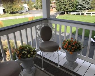 Relax Above The City In Spacious Accommodations With Gorgeous Views-Pets Welcome - Missoula - Balcón