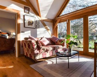 Sycamore - sleeps 2 guests in 1 bedroom - 比伯里 - 客廳
