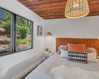 Private cottage on 10 acres in Glen Ellen - Glen Ellen - Bedroom