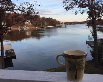 Wow! 10mm 4br Main Channel View +2 Level Living, Quiet Cove, Private Dock & Slip - Sunrise Beach - Vista del exterior