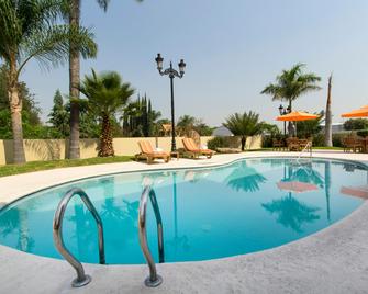 Hampton Inn by Hilton Guadalajara-Aeropuerto - Guadalajara - Pool
