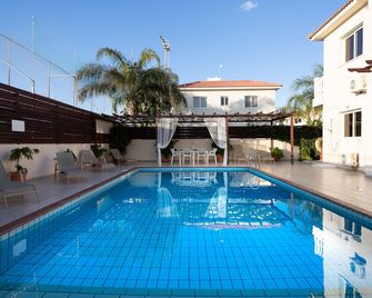 Athena Villa - Ayia Napa - Piscina