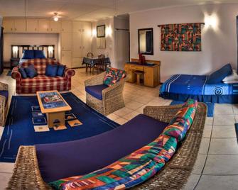La Rochelle Inn - Richards Bay - Living room